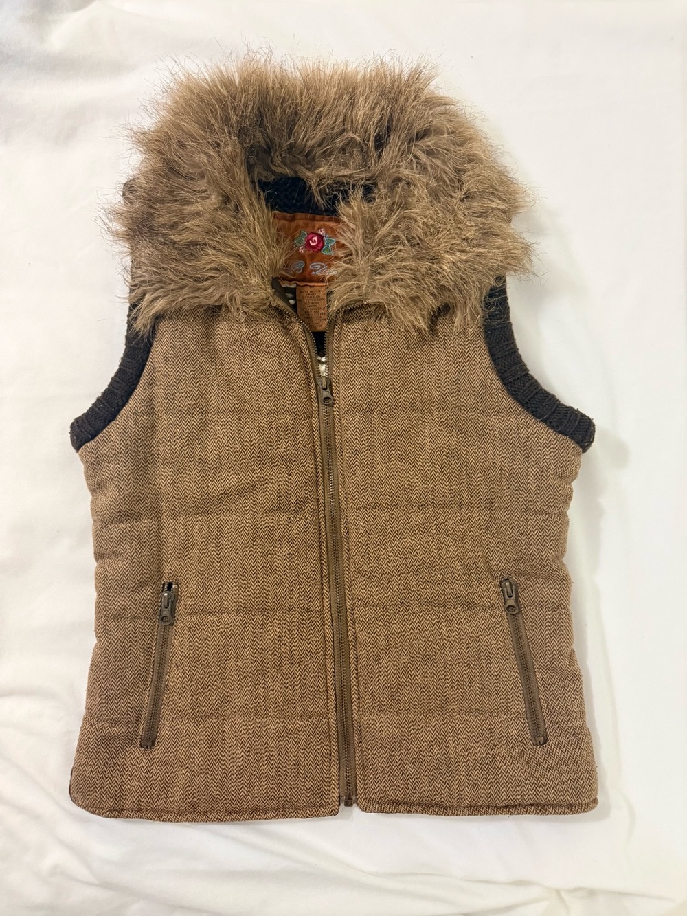 BB Dakota puff Vest Brown Faux Fur Collar
 Knit back  size M